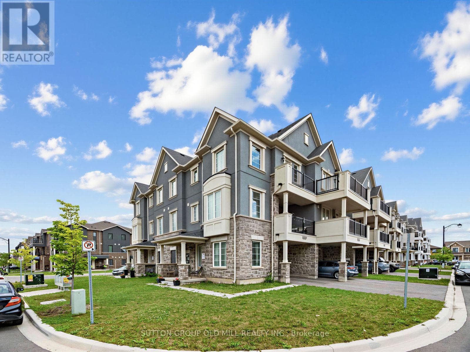 1537 Moira Crescent