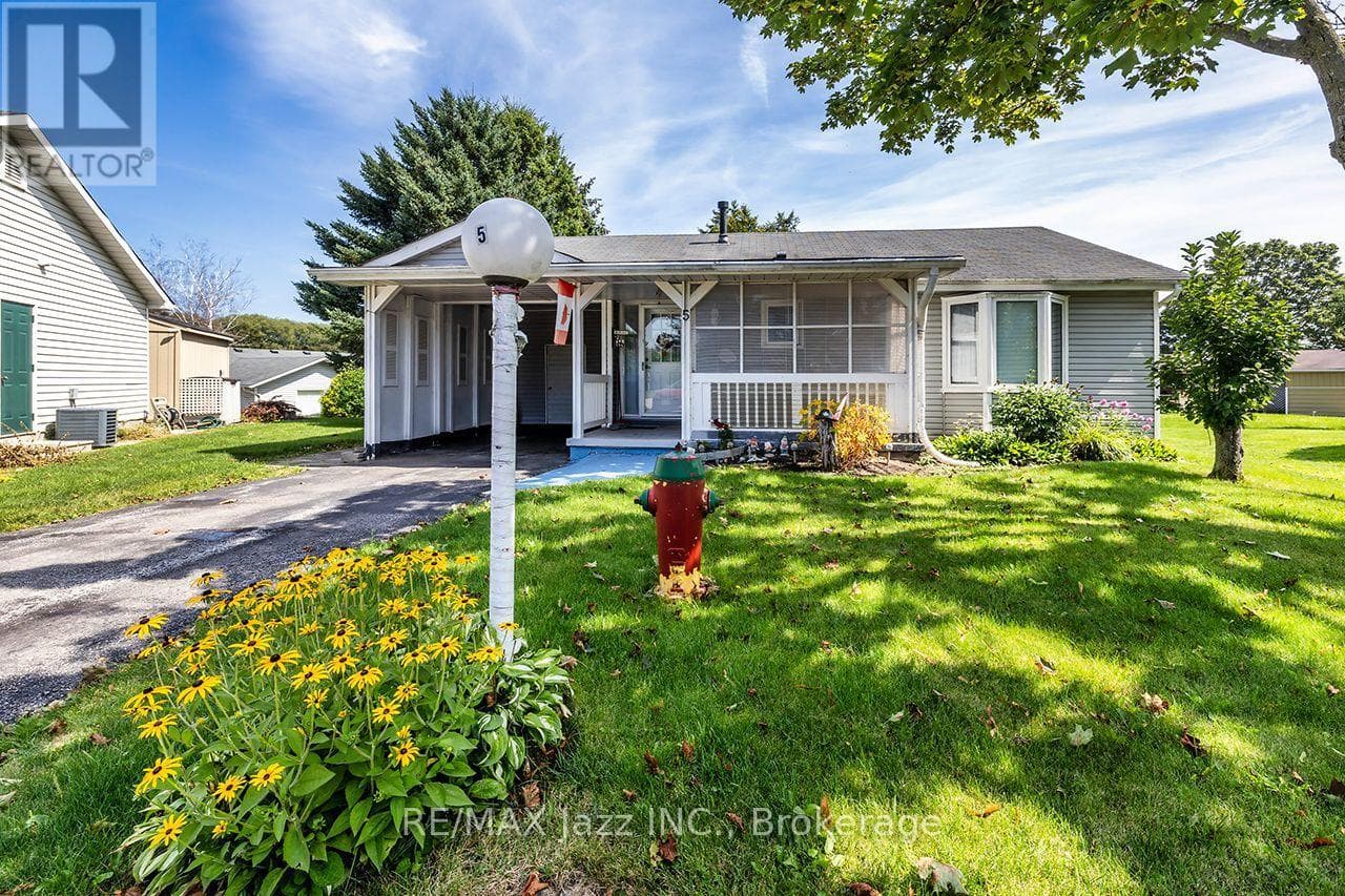 Single Family at 5 King Court, Clarington (Newcastle), Ontario - Photo 3 - RE/MAX Garden City Realty