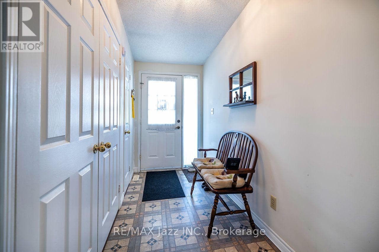 Single Family at 5 King Court, Clarington (Newcastle), Ontario - Photo 6 - RE/MAX Garden City Realty