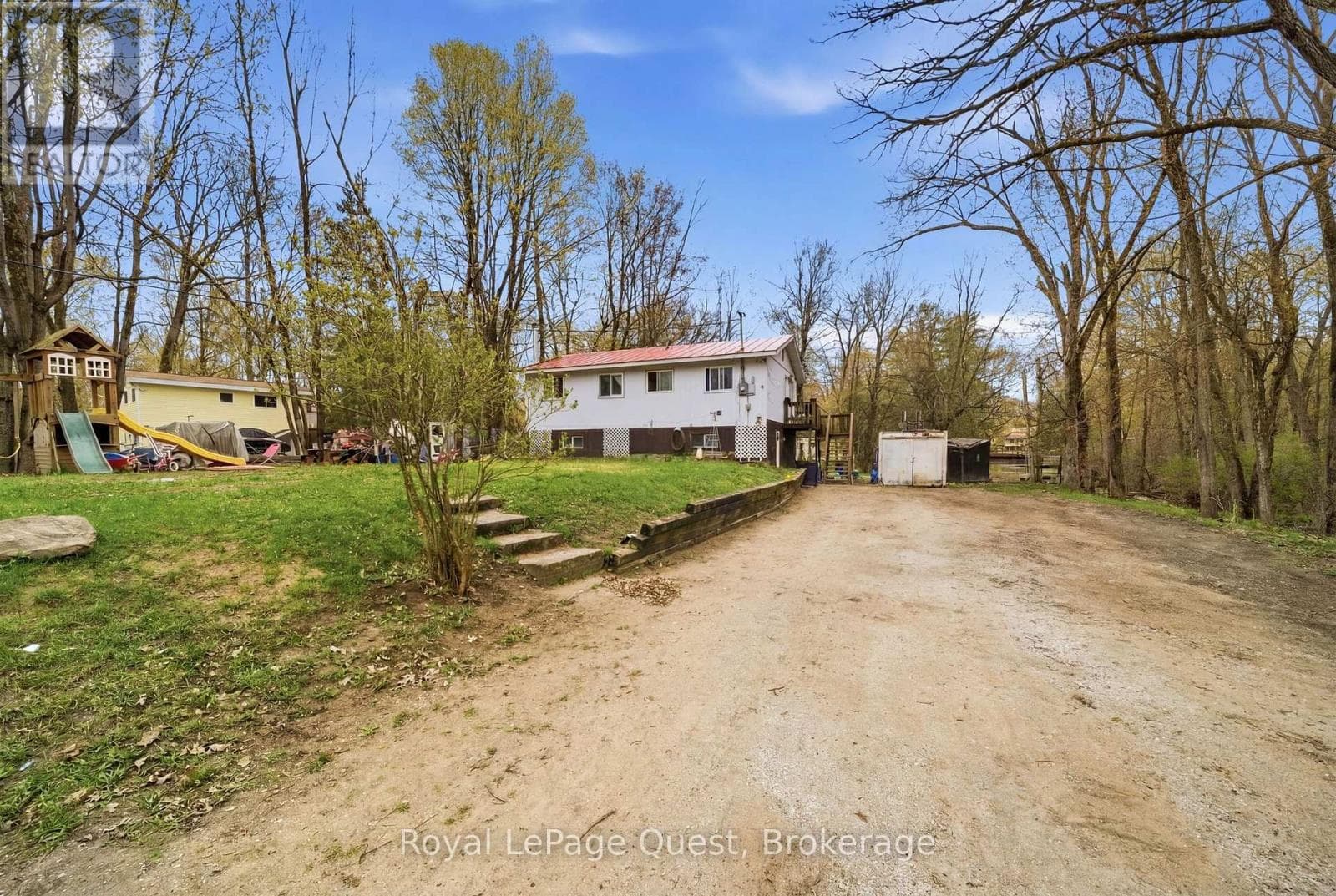 7476 Ash Crescent