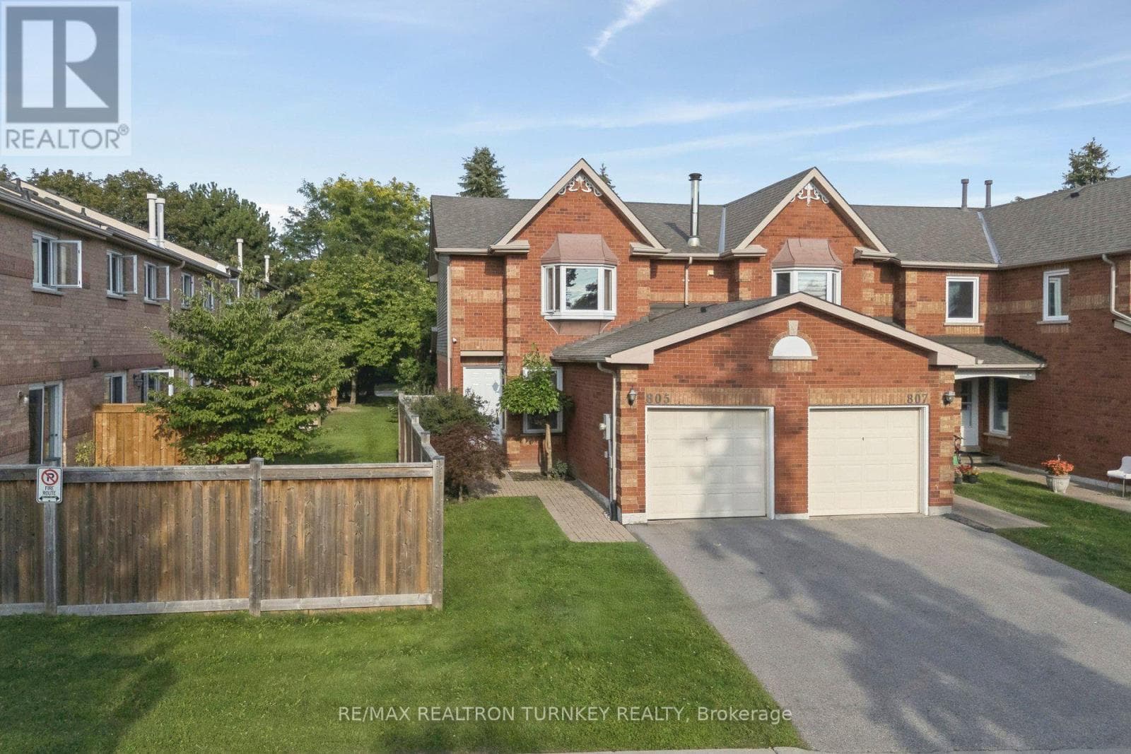 Single Family at 805 Playter Crescent, Newmarket (Armitage), Ontario - Photo 3 - RE/MAX Garden City Realty