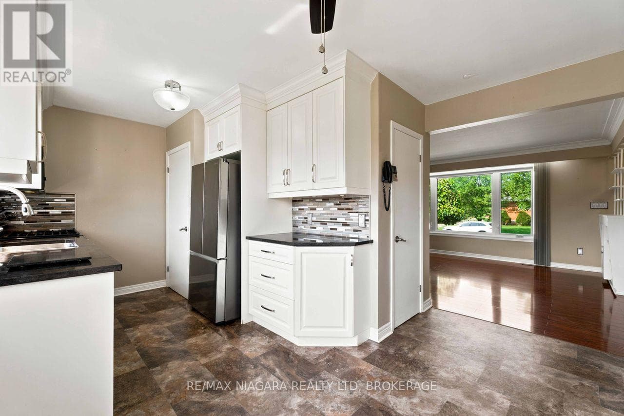 Single Family at 19 Hughes Avenue, Welland (Lincoln/Crowland), Ontario - Photo 2 - RE/MAX Garden City Realty