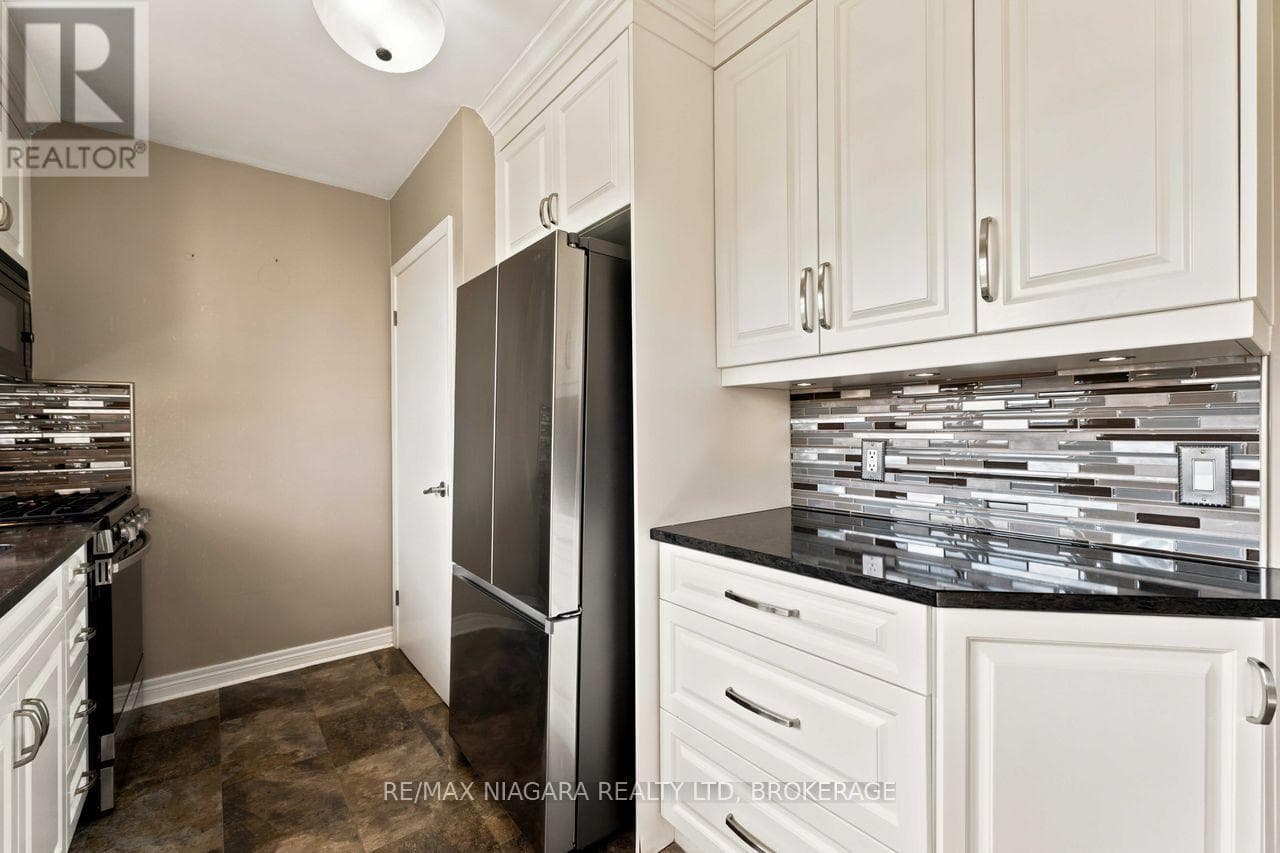 Single Family at 19 Hughes Avenue, Welland (Lincoln/Crowland), Ontario - Photo 5 - RE/MAX Garden City Realty