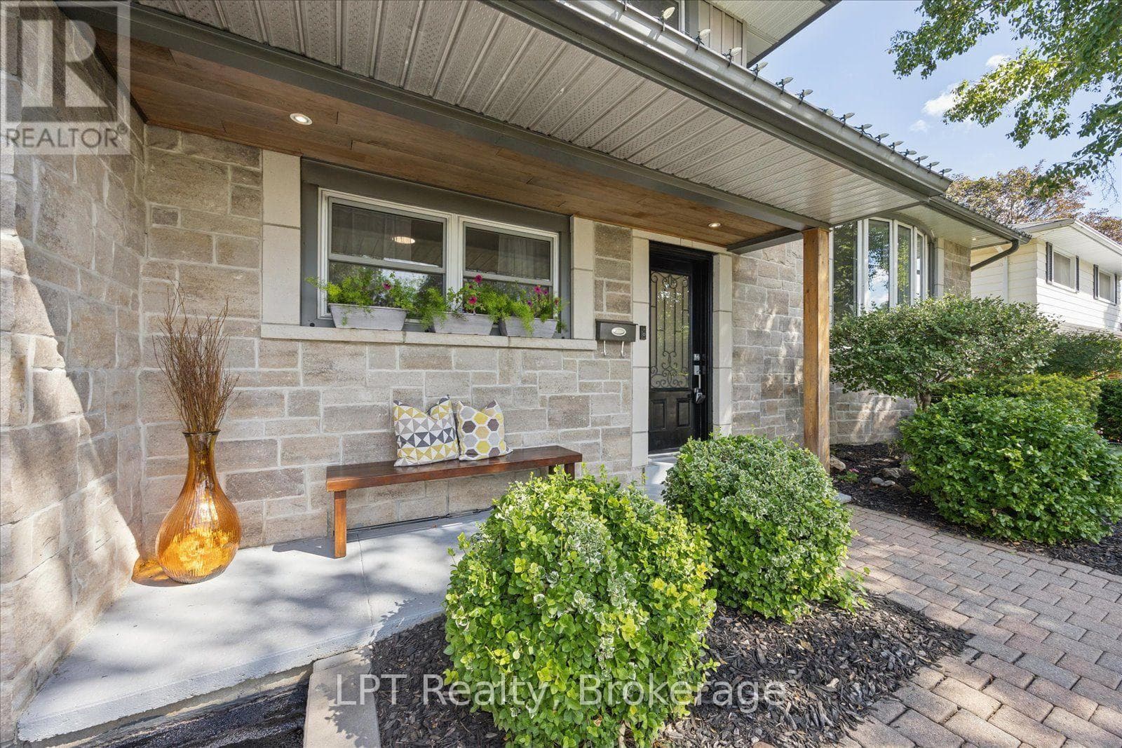 Single Family at 406 Glenmar Avenue, Oshawa (Northglen), Ontario - Photo 4 - RE/MAX Garden City Realty