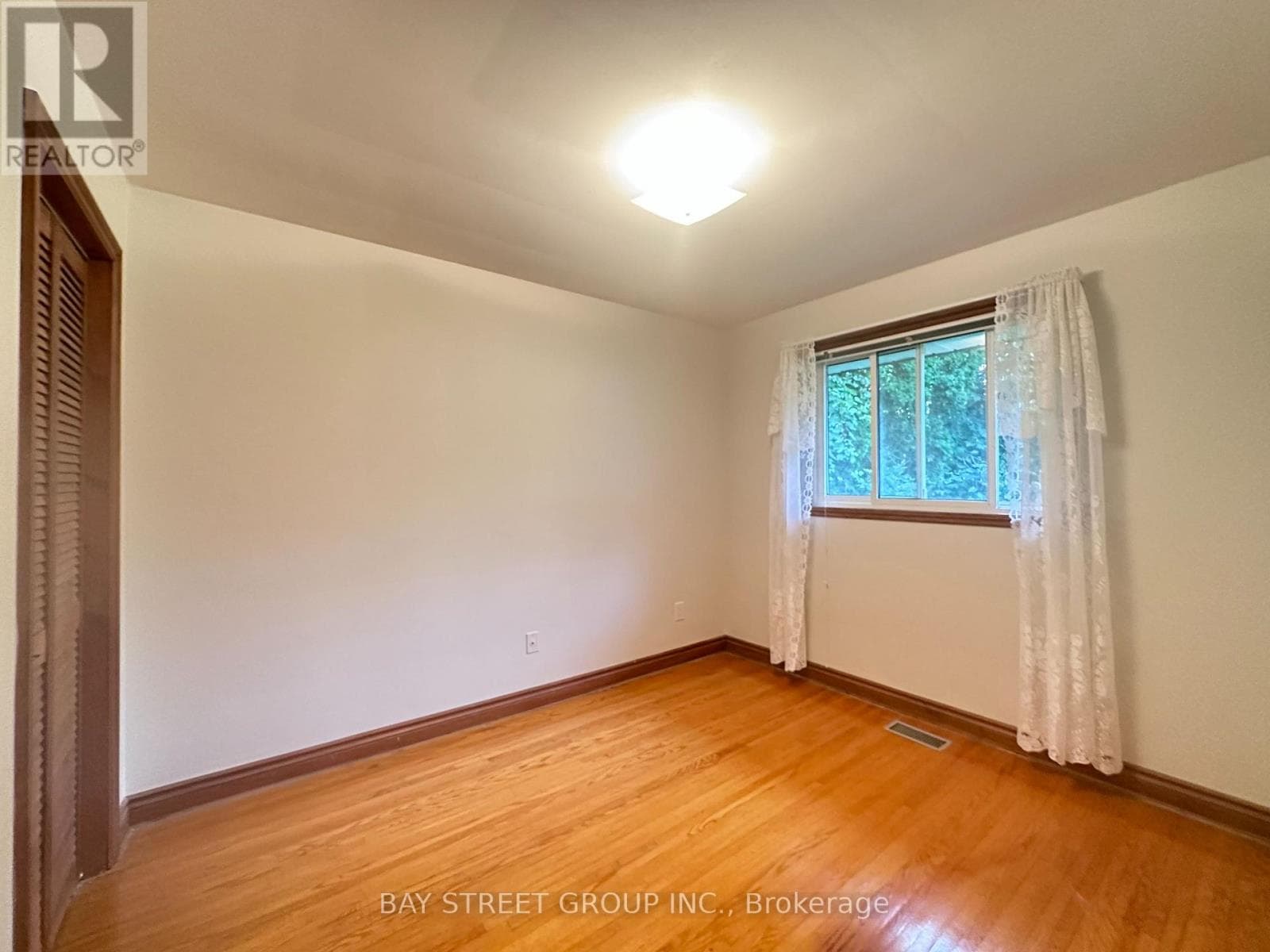 Single Family at 180 Rose Street, Barrie (Wellington), Ontario - Photo 7 - RE/MAX Garden City Realty