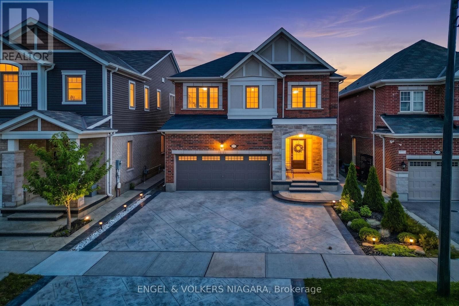 1221 Rose Way
