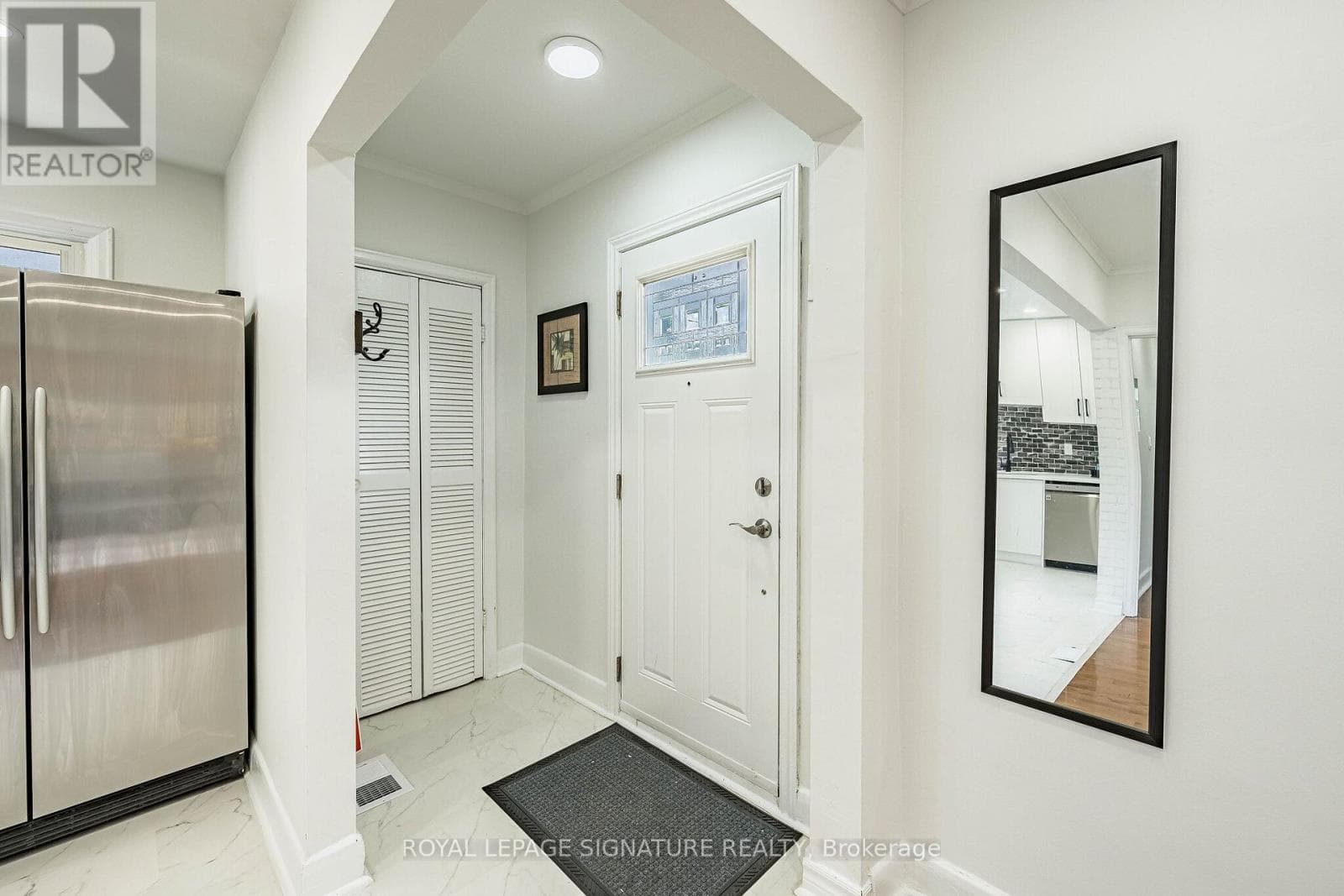 Single Family at 7 Putney Road, Toronto (Alderwood), Ontario - Photo 4 - RE/MAX Garden City Realty