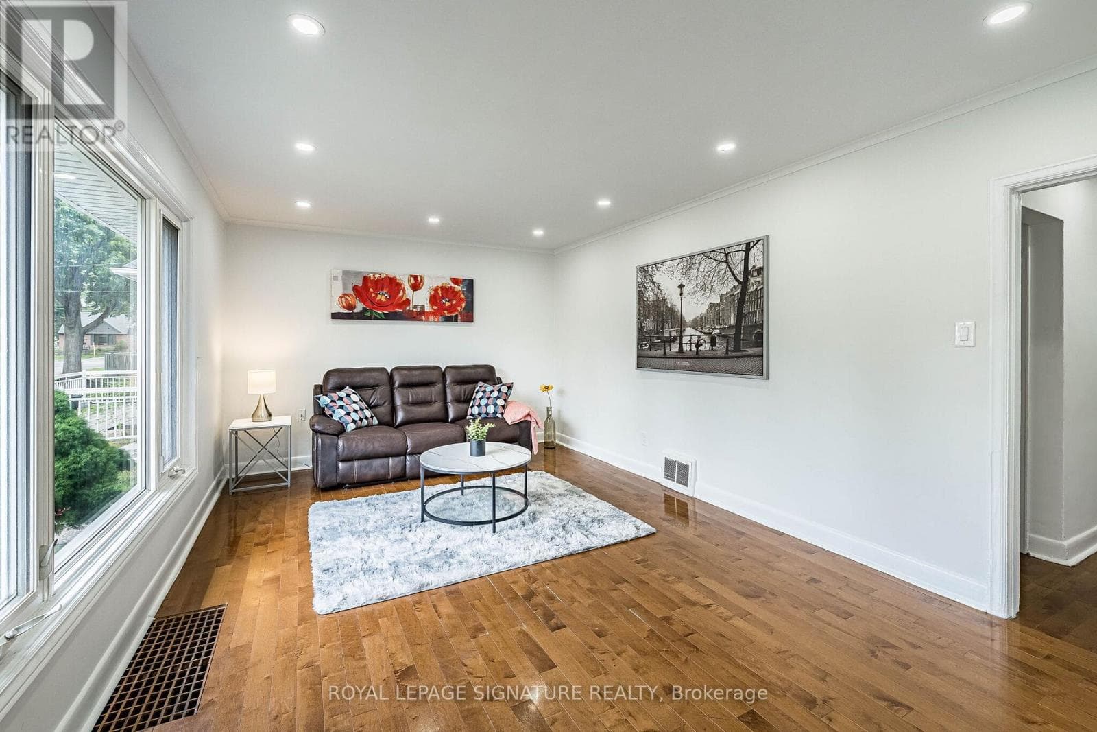 Single Family at 7 Putney Road, Toronto (Alderwood), Ontario - Photo 5 - RE/MAX Garden City Realty