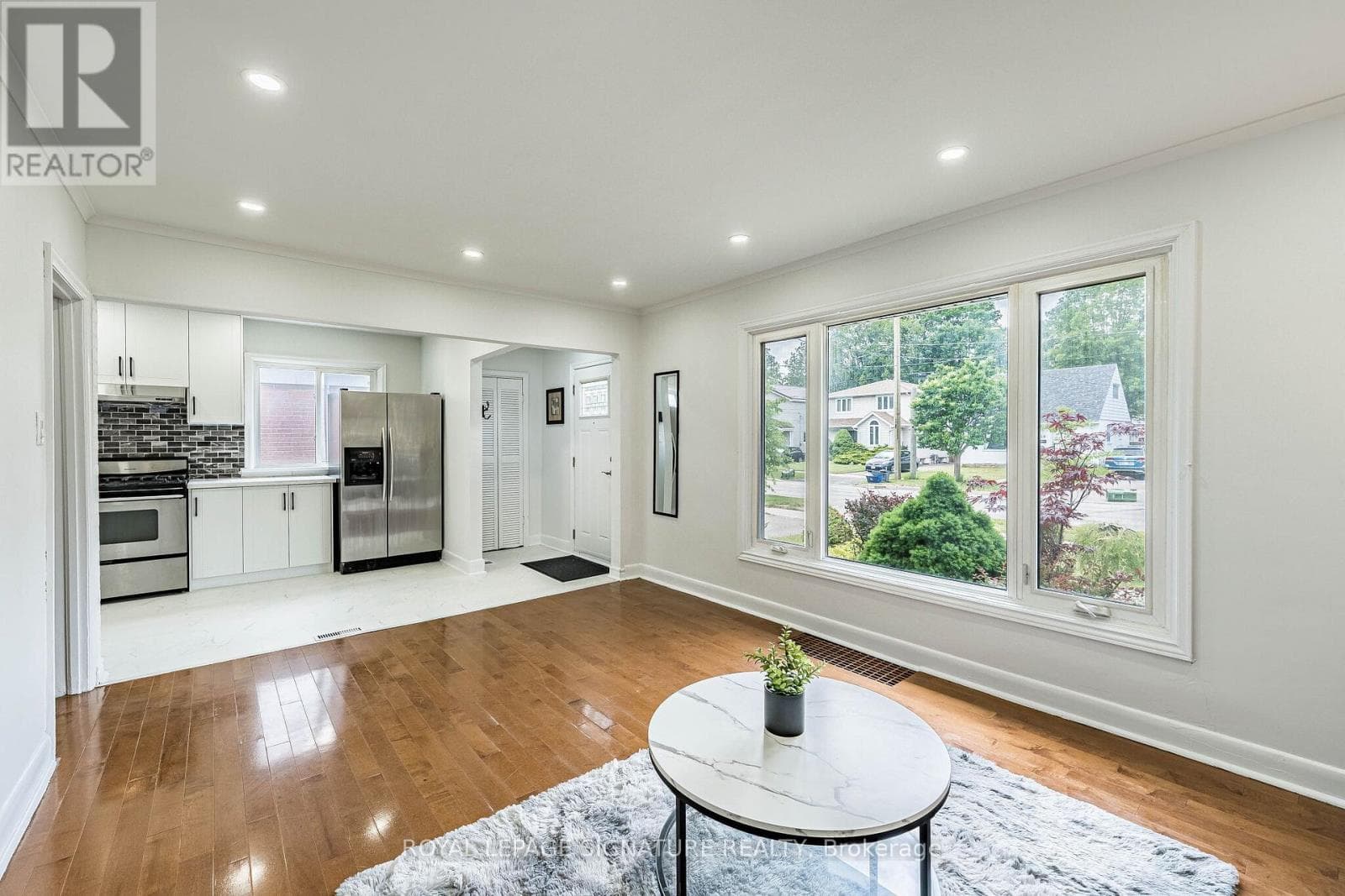 Single Family at 7 Putney Road, Toronto (Alderwood), Ontario - Photo 6 - RE/MAX Garden City Realty
