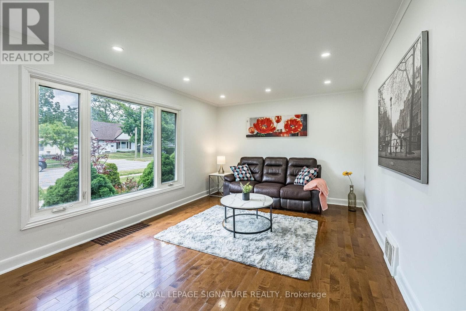 Single Family at 7 Putney Road, Toronto (Alderwood), Ontario - Photo 7 - RE/MAX Garden City Realty