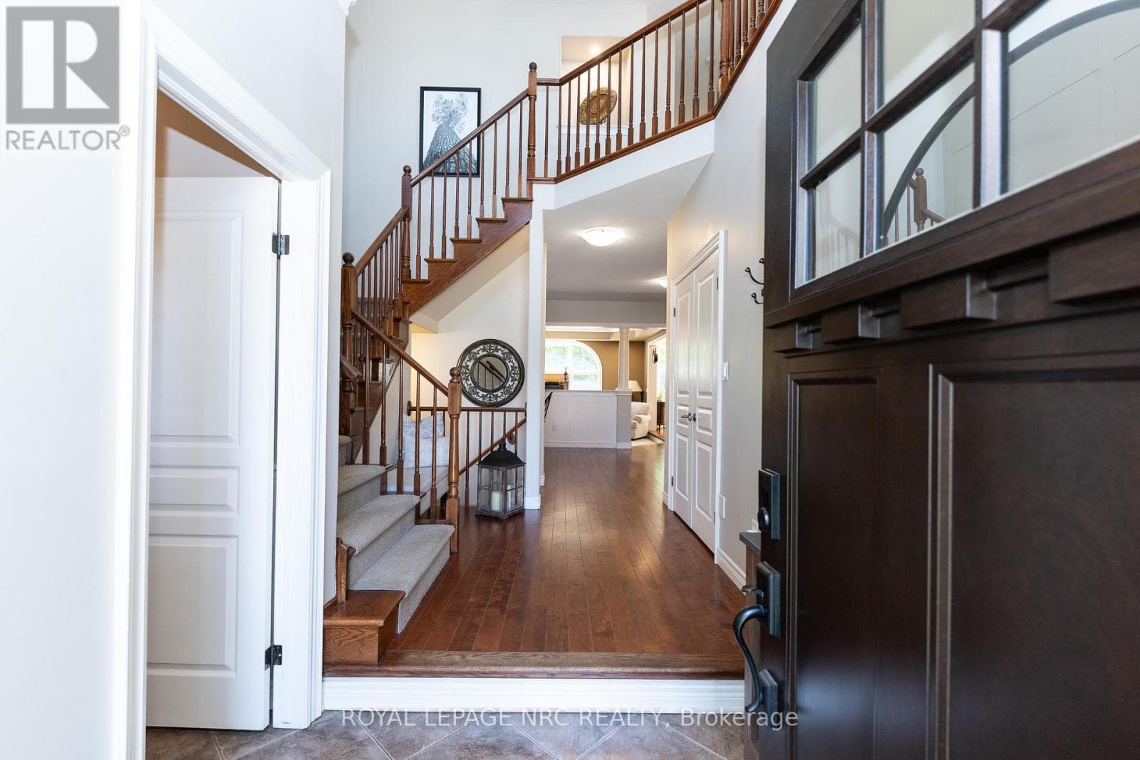 Single Family at 27 Bell Avenue, Grimsby (Grimsby East), Ontario - Photo 10 - RE/MAX Garden City Realty