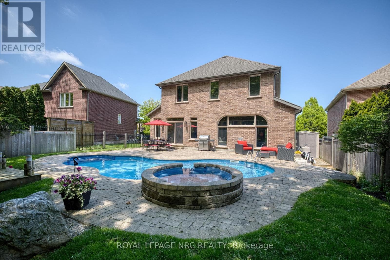 Single Family at 27 Bell Avenue, Grimsby (Grimsby East), Ontario - Photo 6 - RE/MAX Garden City Realty