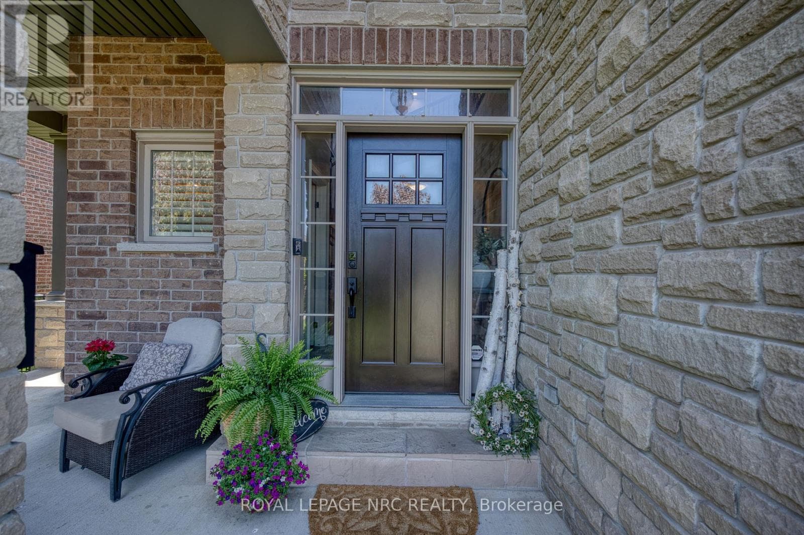 Single Family at 27 Bell Avenue, Grimsby (Grimsby East), Ontario - Photo 8 - RE/MAX Garden City Realty