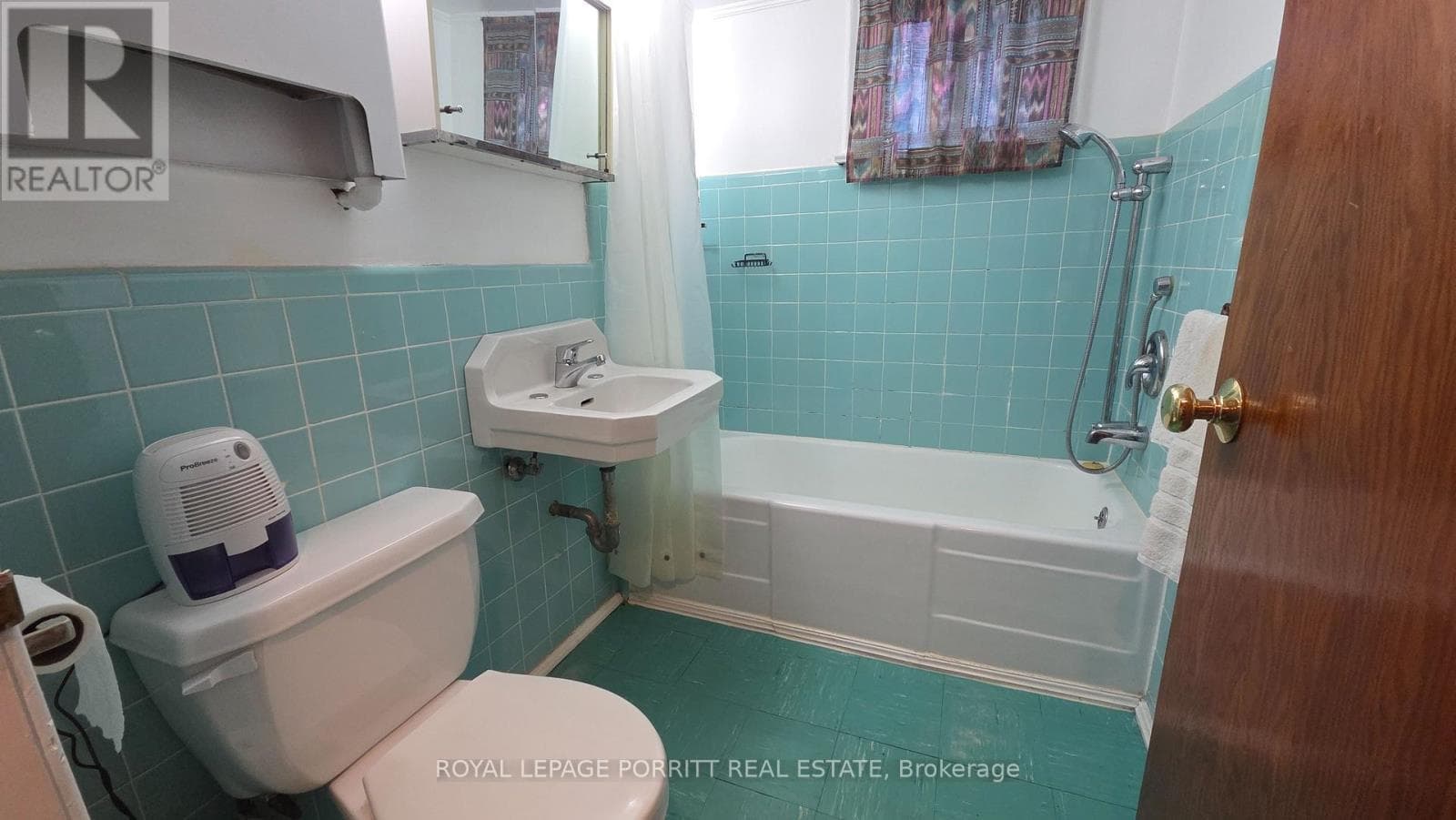 Single Family at Lower- 8 Meaford Avenue, Toronto (Long Branch), Ontario - Photo 9 - RE/MAX Garden City Realty