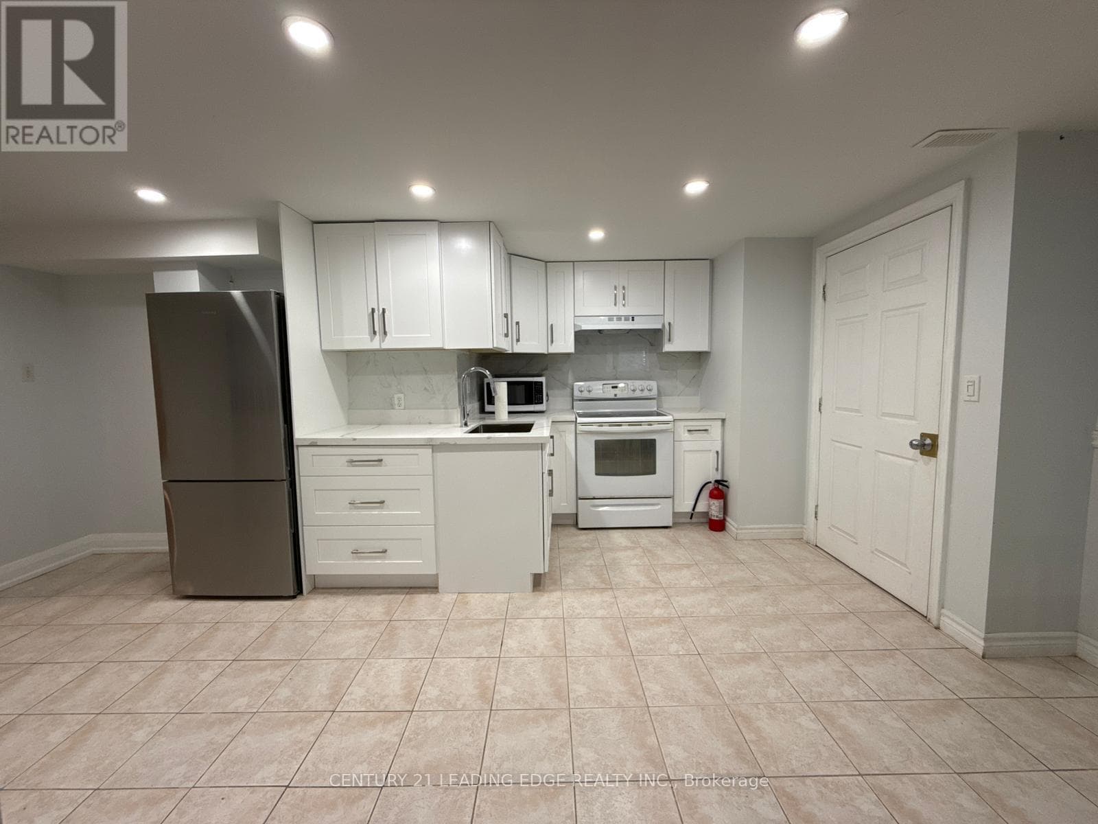 Single Family at Lower- 753 Glenforest Street, Oshawa (Northglen), Ontario - Photo 2 - RE/MAX Garden City Realty