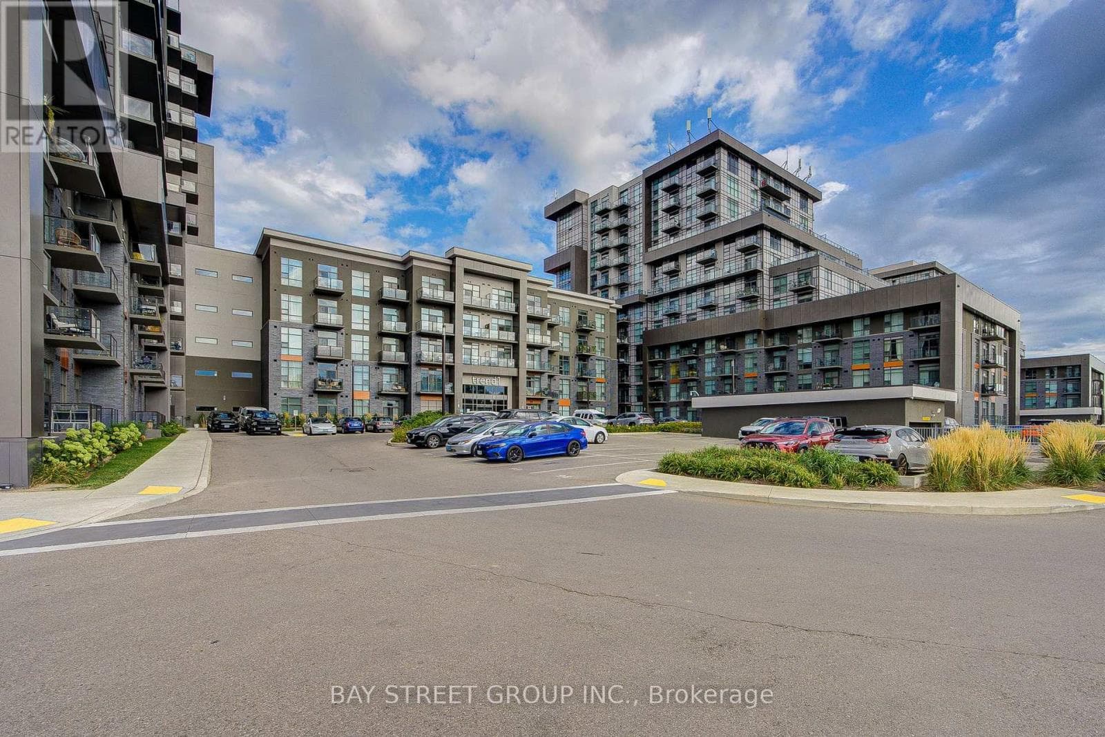 313- 450 Dundas Street