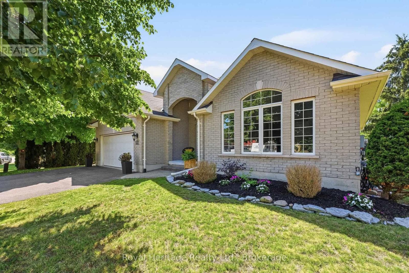 24 Iroquois Avenue