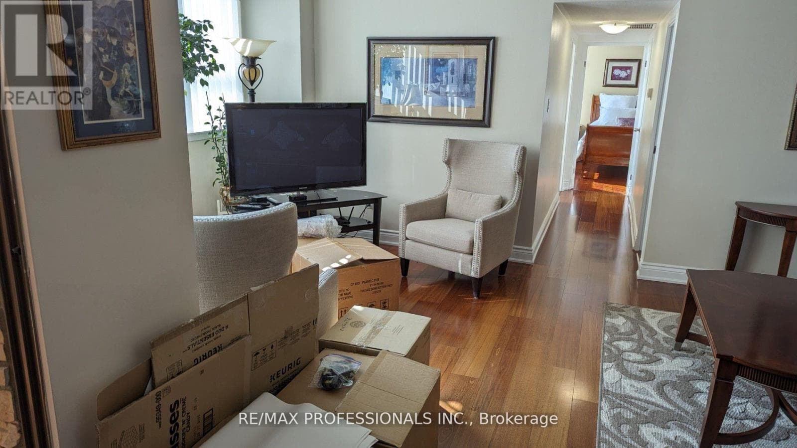Single Family at 802- 2323 Confederation Parkway, Mississauga (Cooksville), Ontario - Photo 4 - RE/MAX Garden City Realty