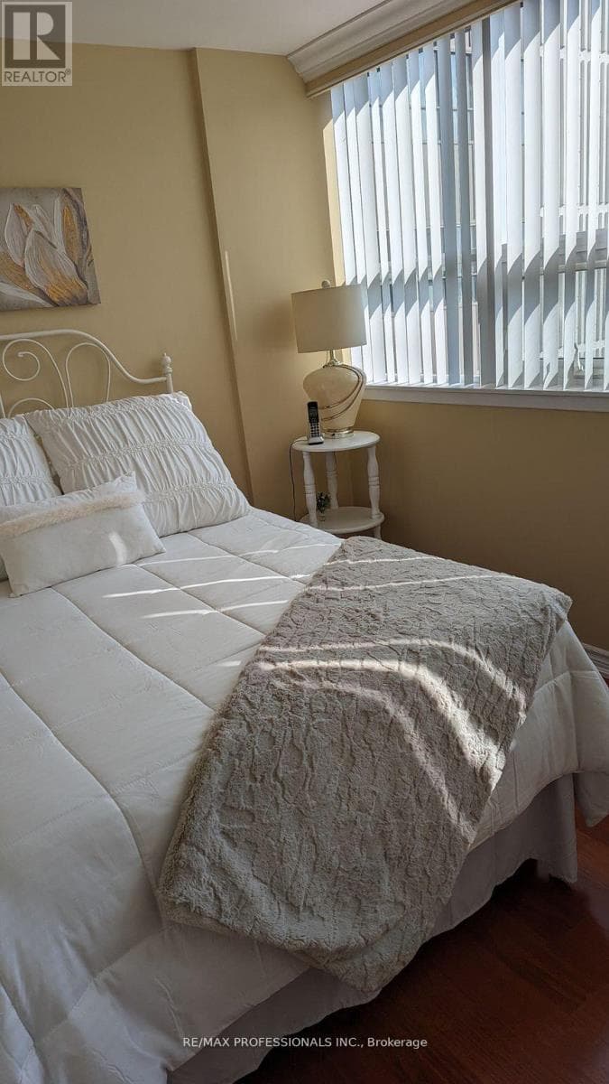 Single Family at 802- 2323 Confederation Parkway, Mississauga (Cooksville), Ontario - Photo 5 - RE/MAX Garden City Realty