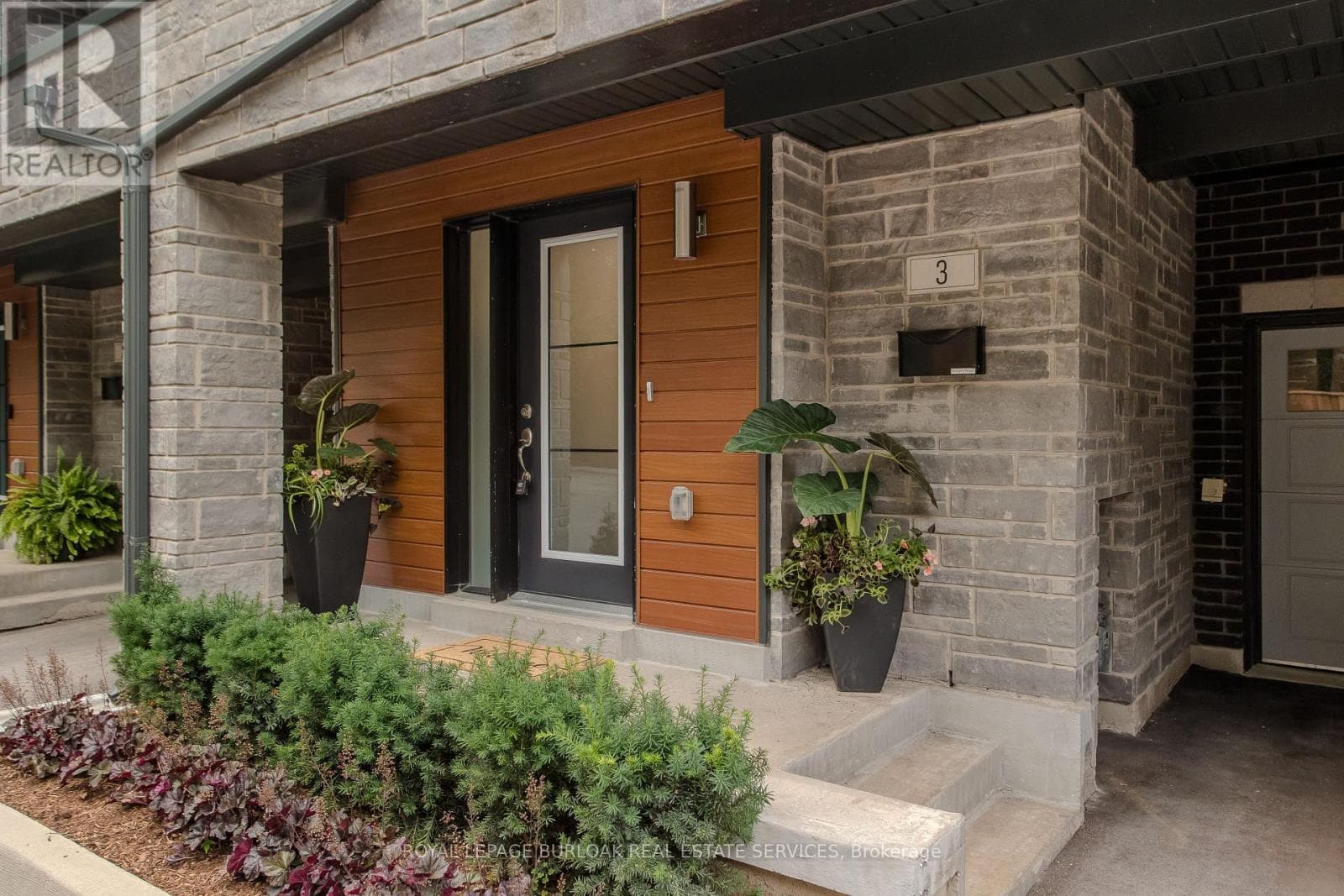 Single Family at 3- 2071 Ghent Avenue, Burlington (Brant), Ontario - Photo 2 - RE/MAX Garden City Realty