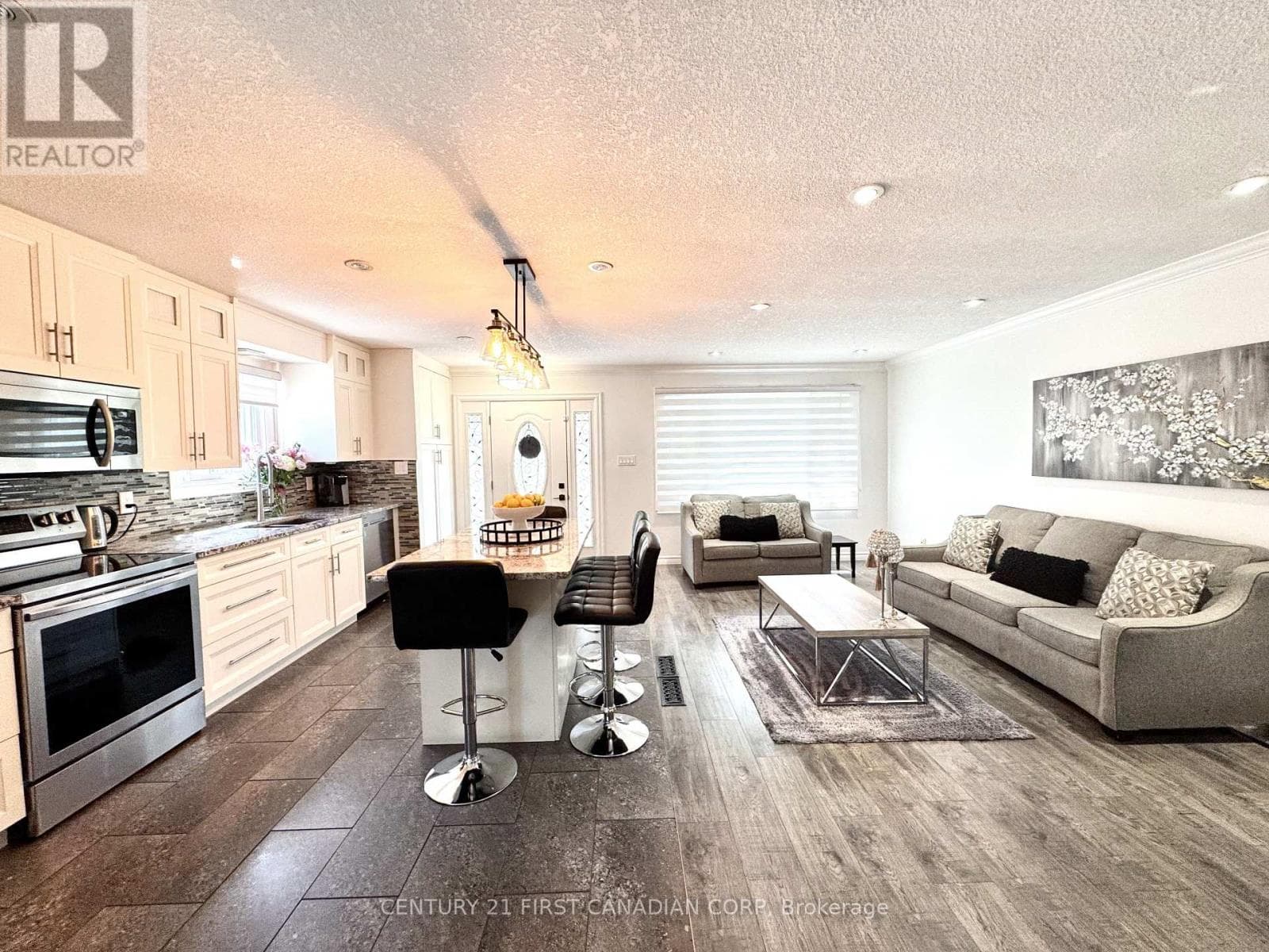 Single Family at 28 Sasha Crescent, London South (South X), Ontario - Photo 3 - RE/MAX Garden City Realty