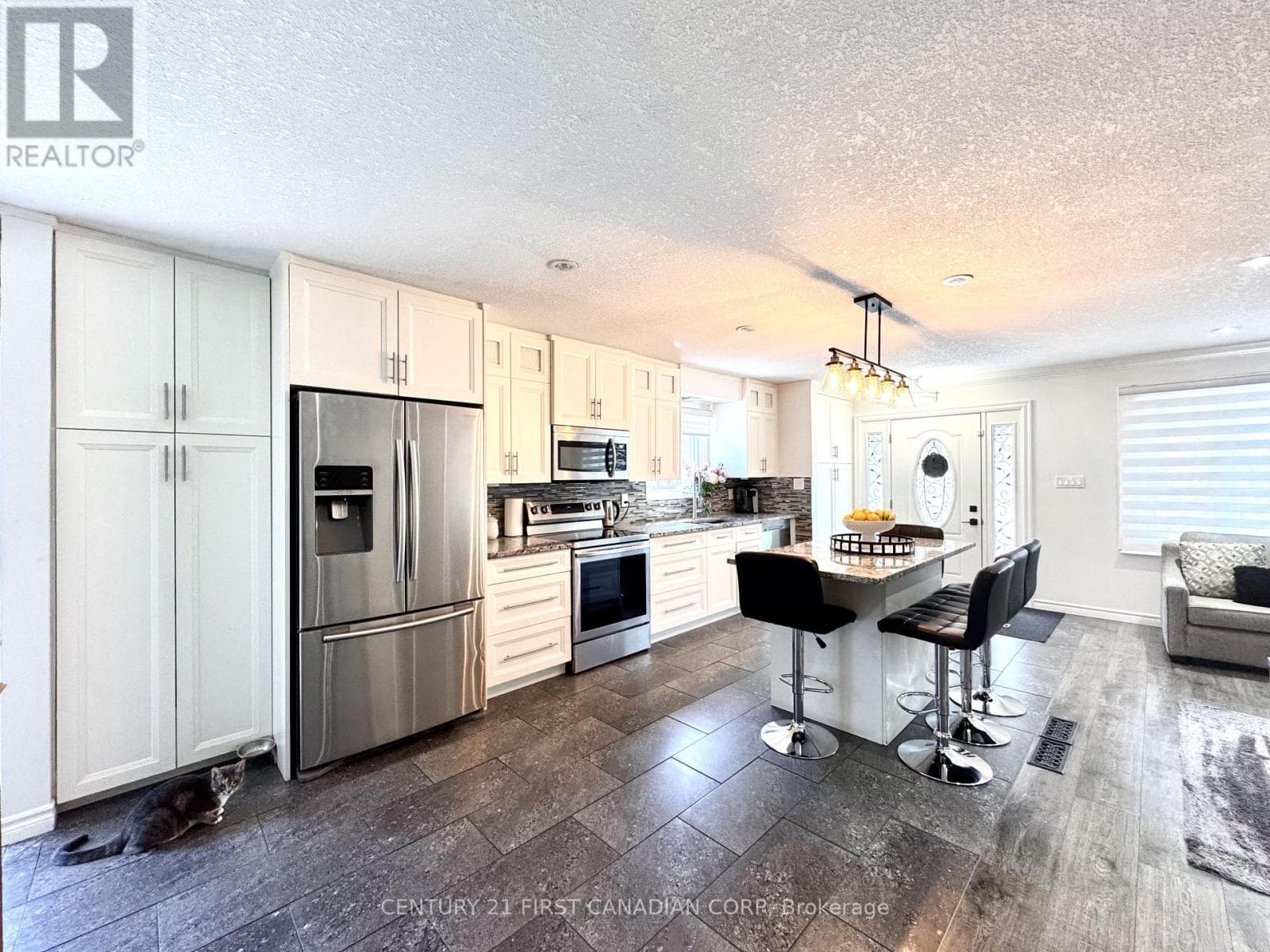 Single Family at 28 Sasha Crescent, London South (South X), Ontario - Photo 4 - RE/MAX Garden City Realty