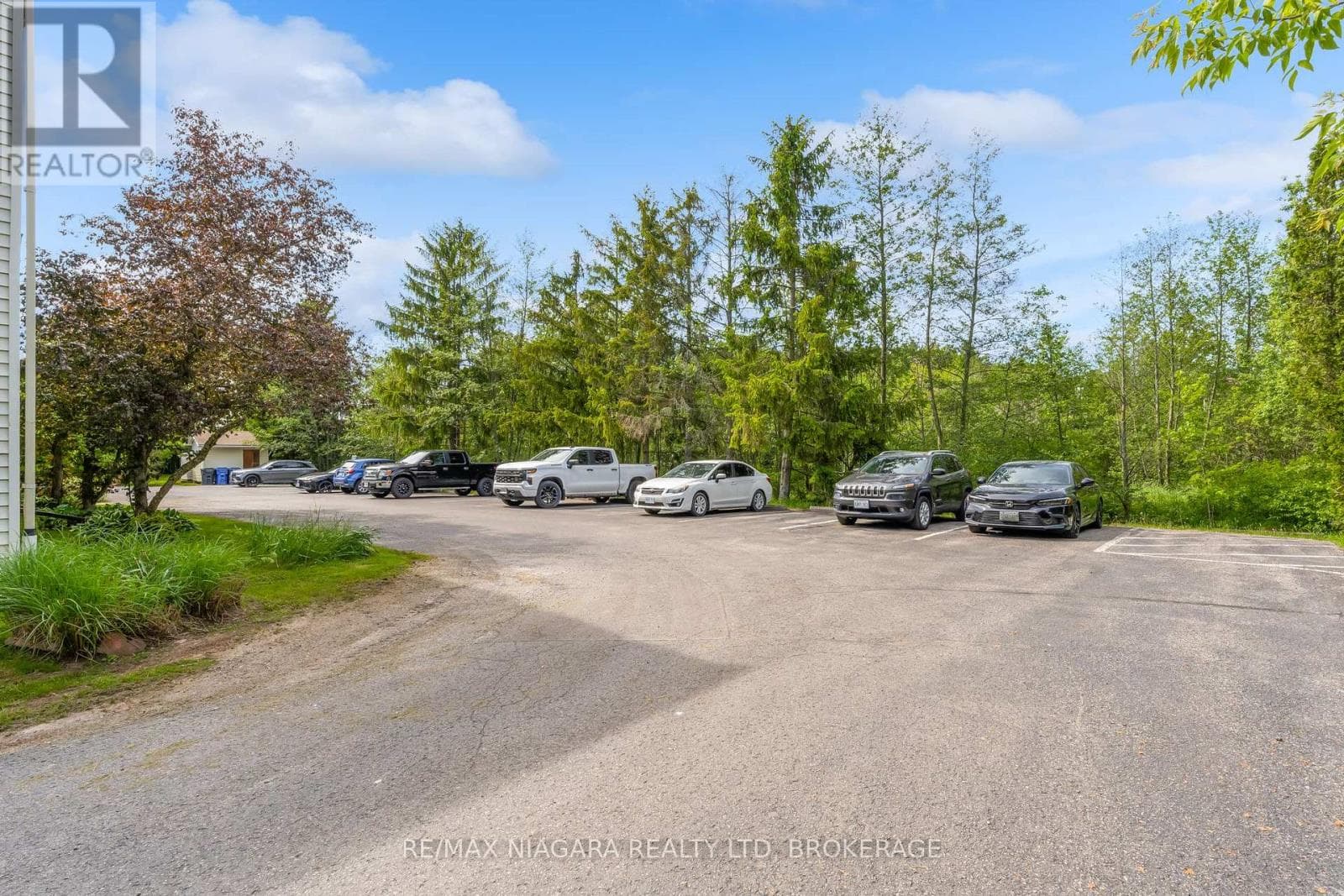Single Family at 2-3- 833 Foss Road, Pelham (Fenwick), Ontario - Photo 6 - RE/MAX Garden City Realty