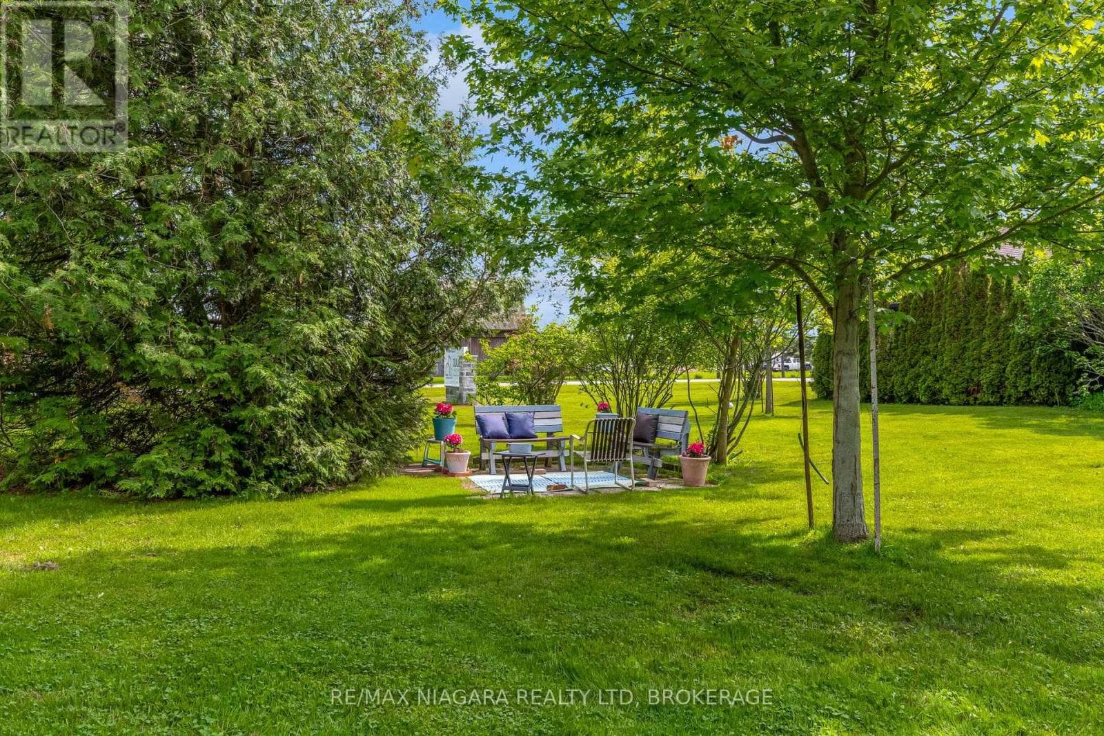 Single Family at 2-3- 833 Foss Road, Pelham (Fenwick), Ontario - Photo 7 - RE/MAX Garden City Realty
