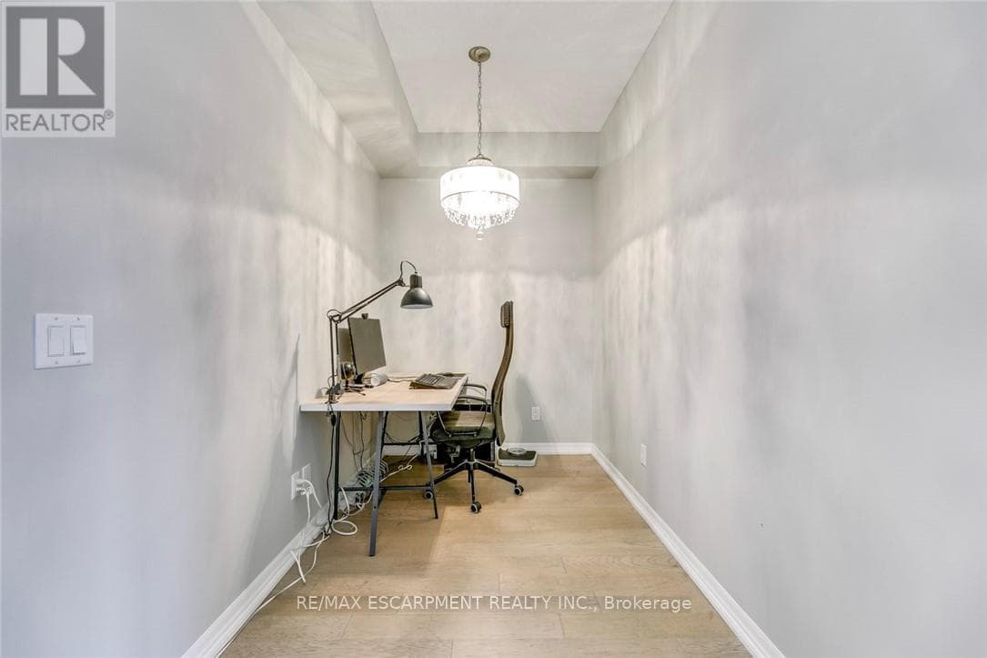 Single Family at 501- 5001 Corporate Drive, Burlington (Uptown), Ontario - Photo 10 - RE/MAX Garden City Realty