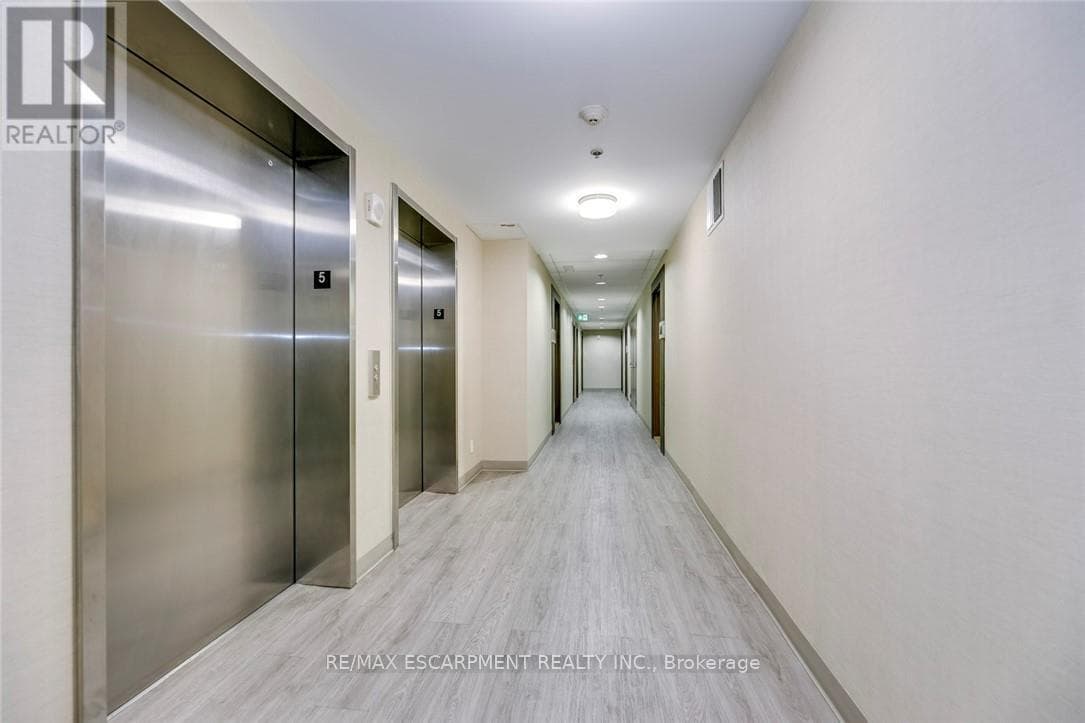 Single Family at 501- 5001 Corporate Drive, Burlington (Uptown), Ontario - Photo 6 - RE/MAX Garden City Realty