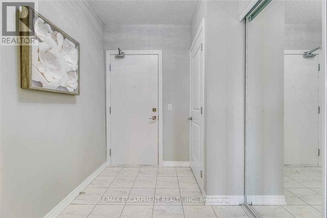 Single Family at 501- 5001 Corporate Drive, Burlington (Uptown), Ontario - Photo 8 - RE/MAX Garden City Realty