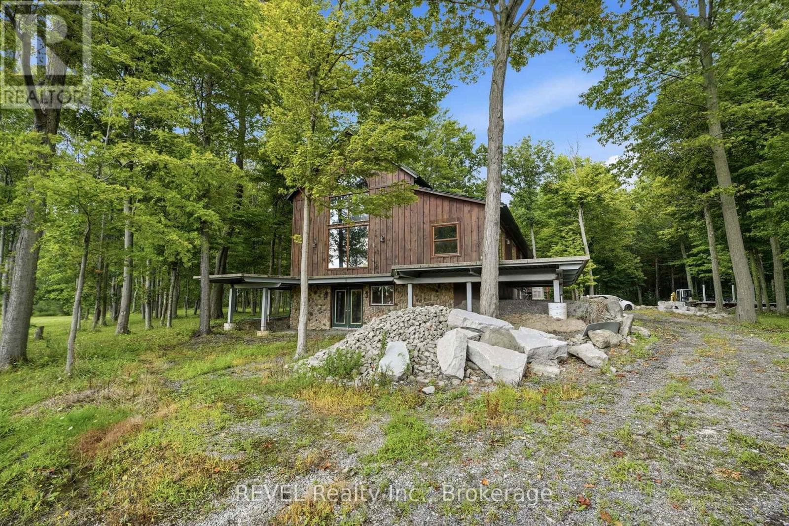 Single Family at 1247 Chippawa Creek Road, Thorold (Port Robinson), Ontario - Photo 10 - RE/MAX Garden City Realty