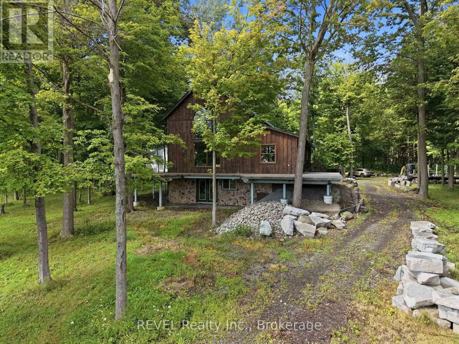 Single Family at 1247 Chippawa Creek Road, Thorold (Port Robinson), Ontario - Photo 2 - RE/MAX Garden City Realty