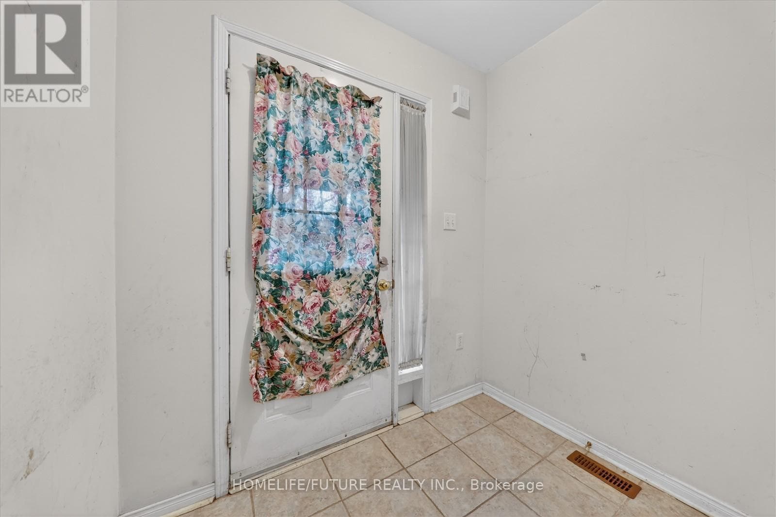 Single Family at 17- 435 Middlefield Road, Toronto (Agincourt North), Ontario - Photo 5 - RE/MAX Garden City Realty