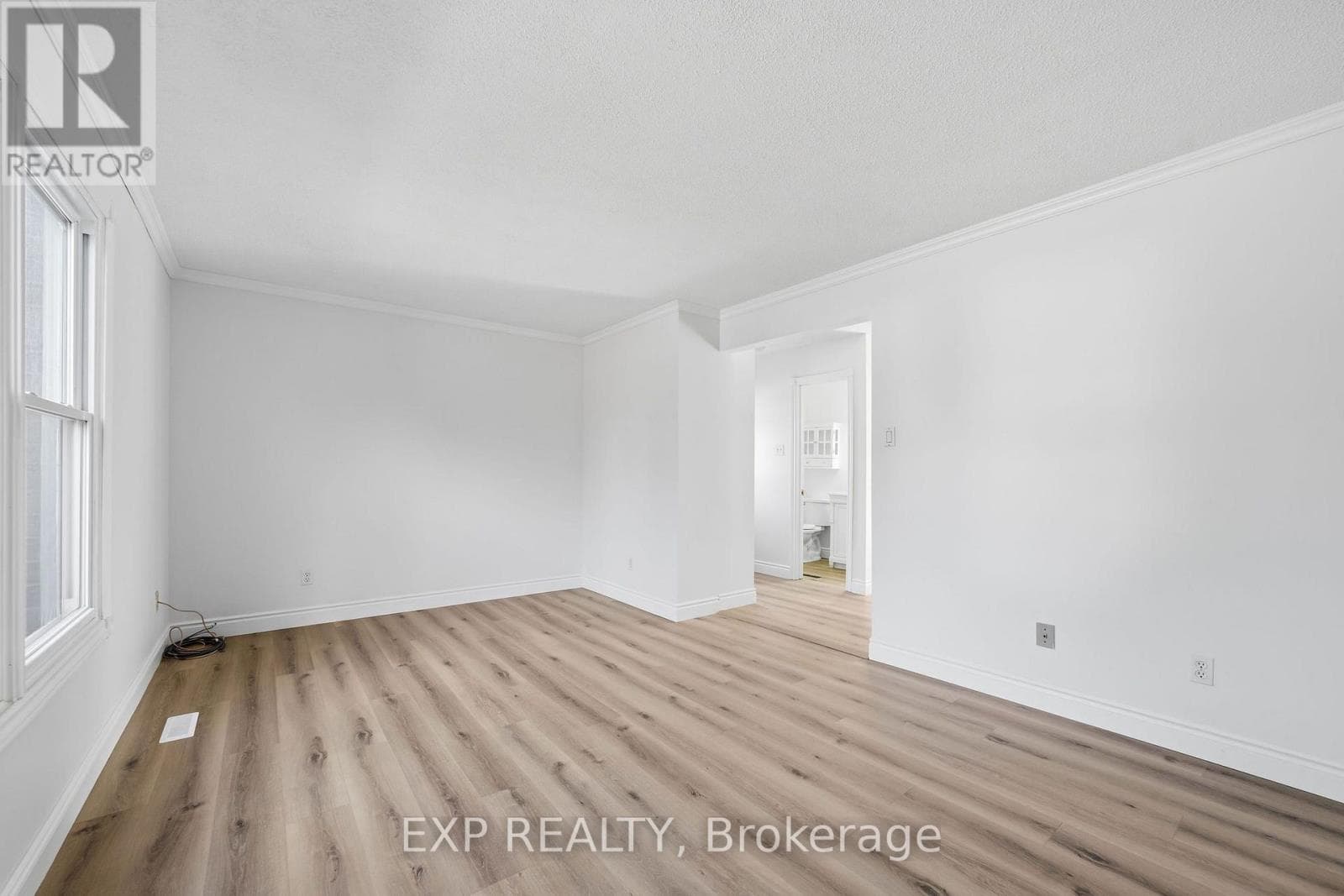 Single Family at 746 Homeview Road, London South (South Q), Ontario - Photo 9 - RE/MAX Garden City Realty