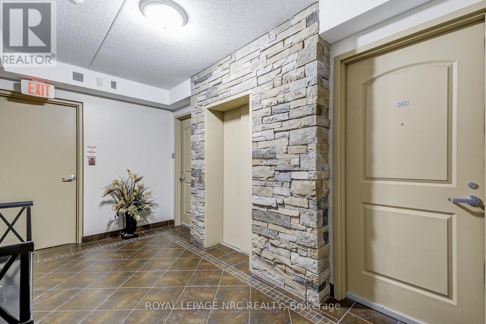 Single Family at 202- 678 Line 2 Road, Niagara-on-the-Lake (Virgil), Ontario - Photo 3 - RE/MAX Garden City Realty