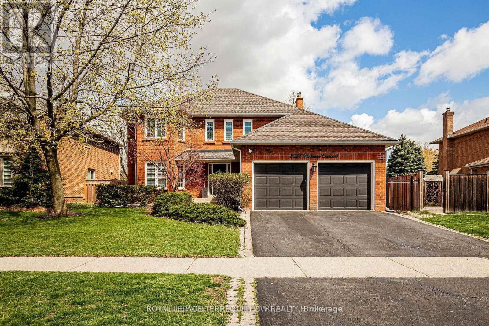 2025 Parklane Crescent