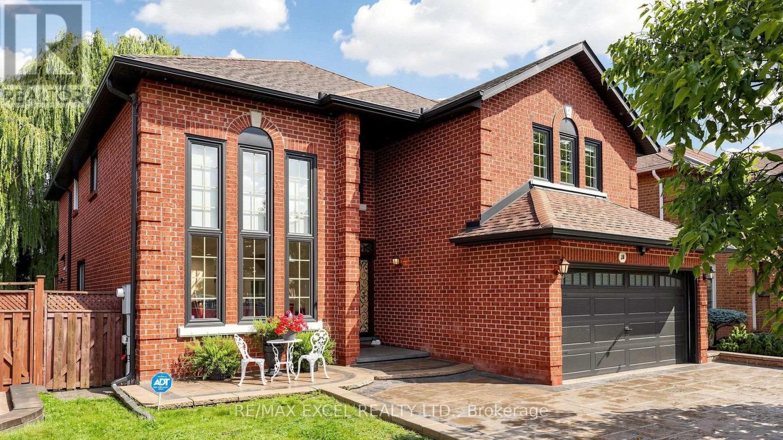 2B Trinity Crescent