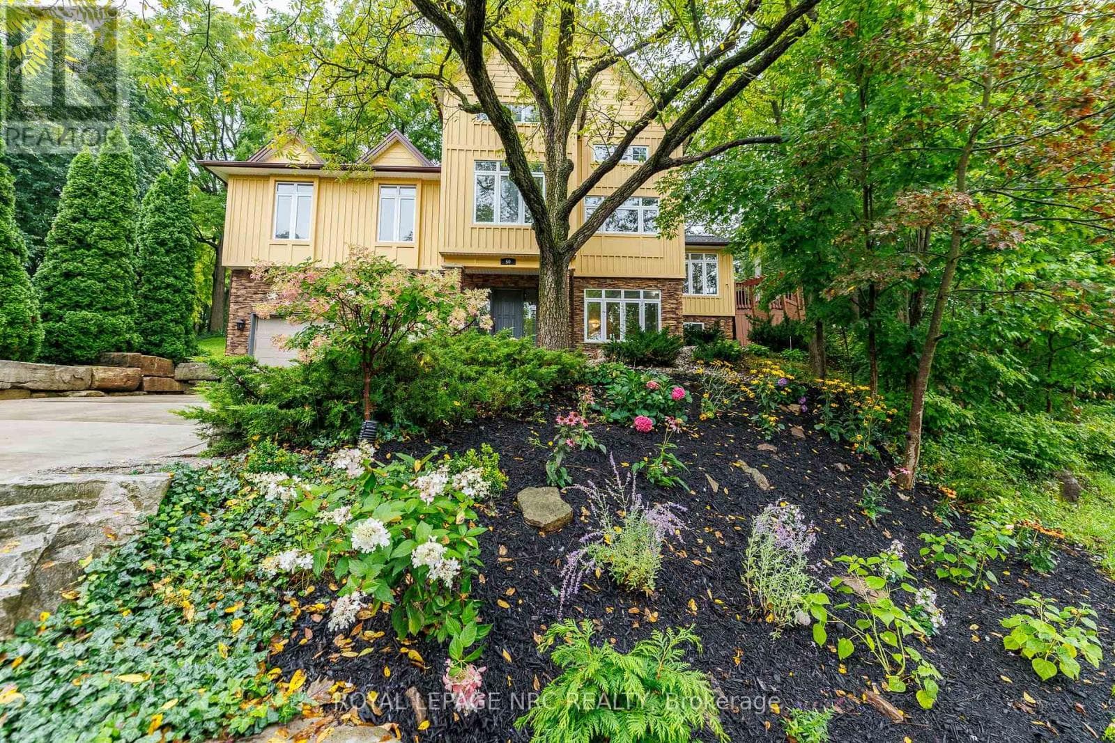 Single Family at 50 Tremont Drive, St. Catharines (Glendale/Glenridge), Ontario - Photo 2 - RE/MAX Garden City Realty