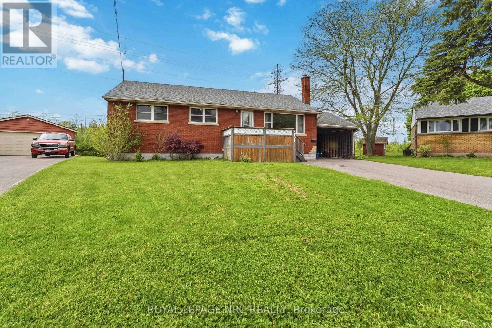 Single Family at 7101 Roger Crescent, Niagara Falls (Arad/Fallsview), Ontario - Photo 3 - RE/MAX Garden City Realty
