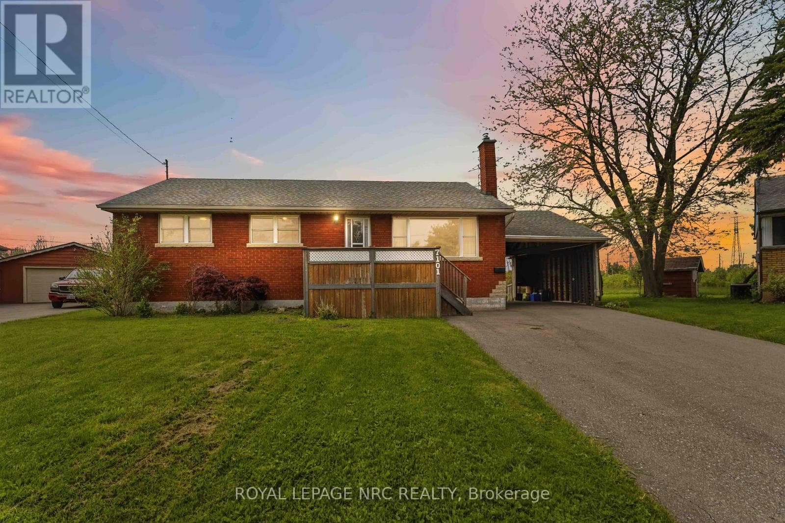 Single Family at 7101 Roger Crescent, Niagara Falls (Arad/Fallsview), Ontario - Photo 4 - RE/MAX Garden City Realty