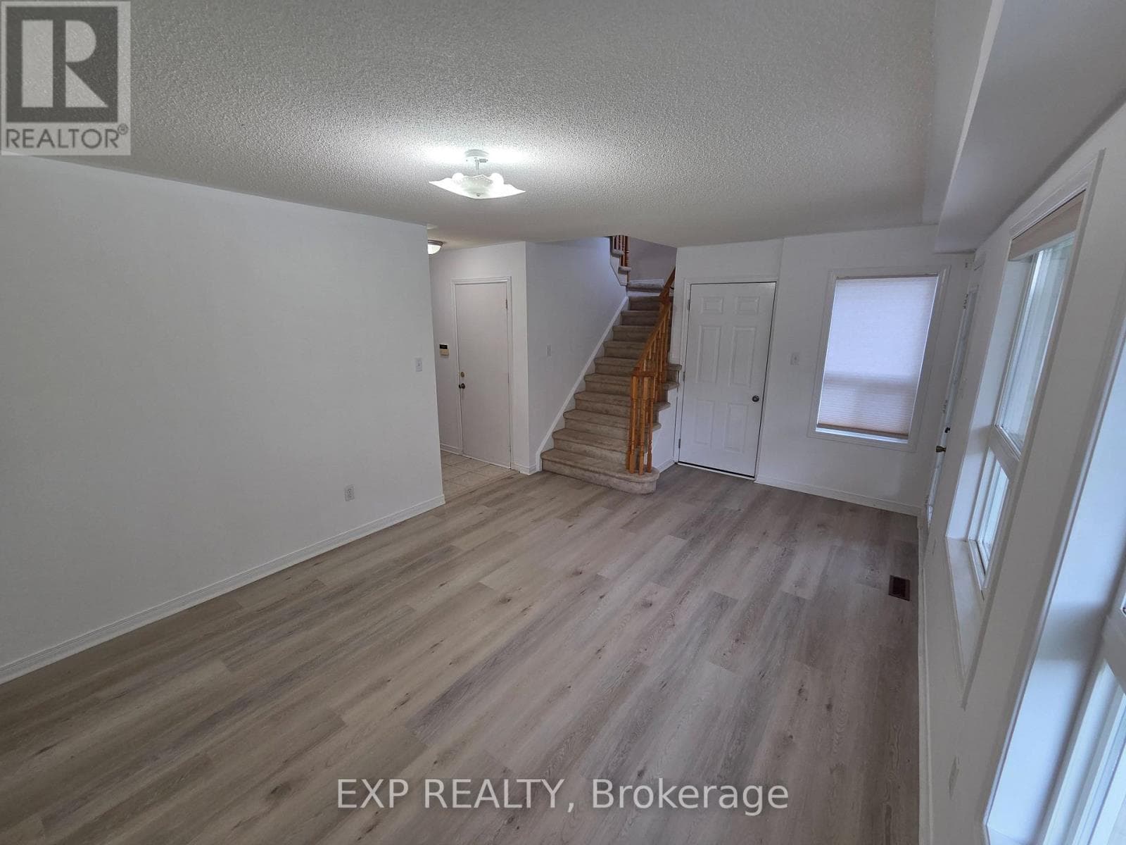 Single Family at 384 Flagstone Way, Newmarket (Woodland Hill), Ontario - Photo 5 - RE/MAX Garden City Realty