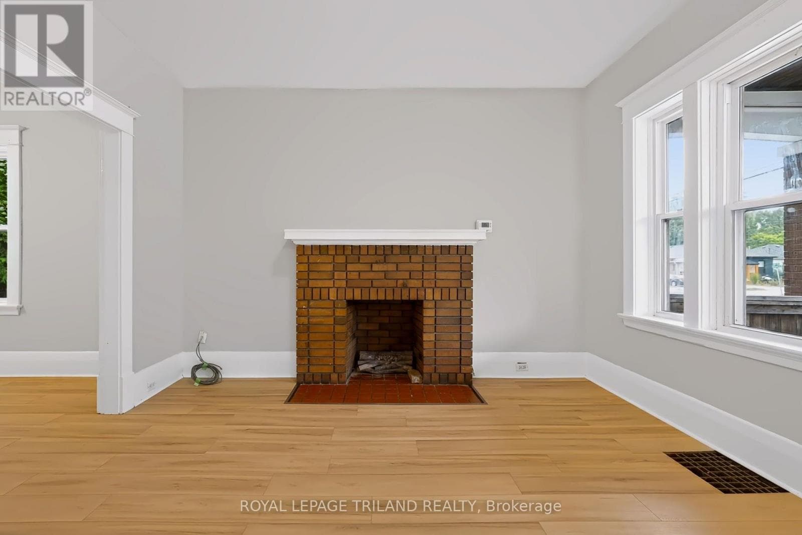 Single Family at 136 Adelaide Street, London East (East L), Ontario - Photo 4 - RE/MAX Garden City Realty