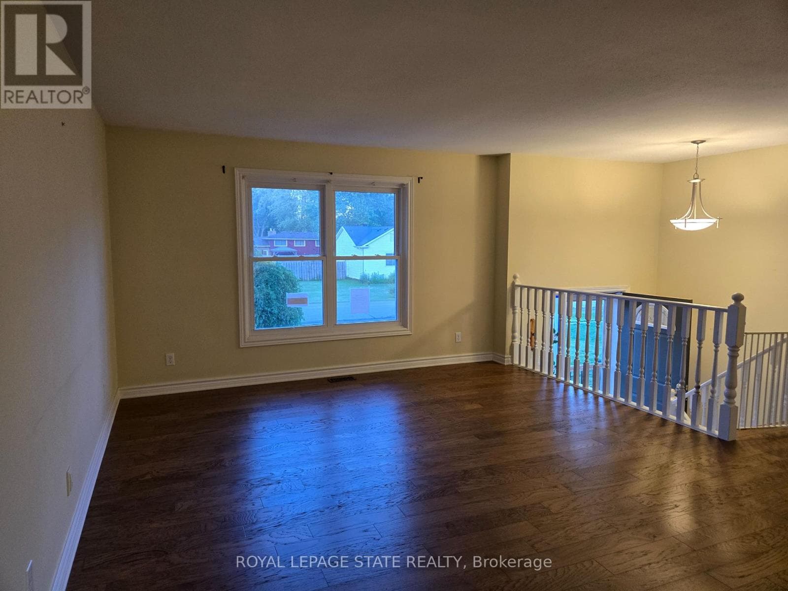 Single Family at 697 Ferndale Avenue, Fort Erie (Crescent Park), Ontario - Photo 8 - RE/MAX Garden City Realty