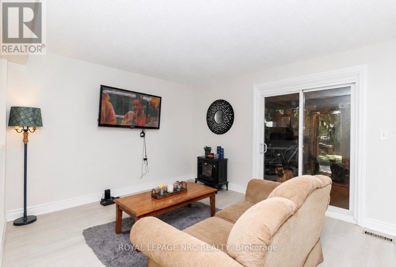 Single Family at 6562 HARMONY Avenue, Niagara Falls (West Wood), Ontario - Photo 8 - RE/MAX Garden City Realty