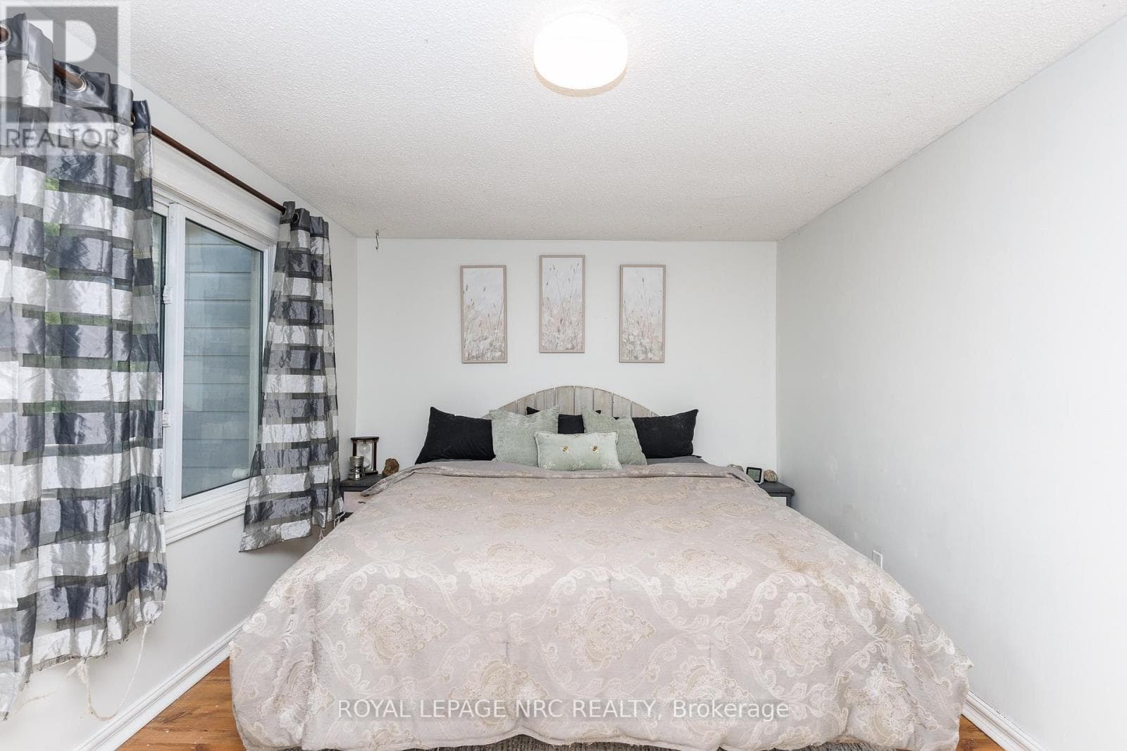 Single Family at 6562 HARMONY Avenue, Niagara Falls (West Wood), Ontario - Photo 9 - RE/MAX Garden City Realty