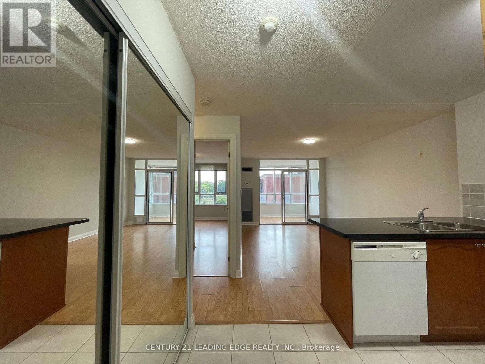 Single Family at 502- 7373 Kennedy Road, Markham (Milliken Mills East), Ontario - Photo 4 - RE/MAX Garden City Realty