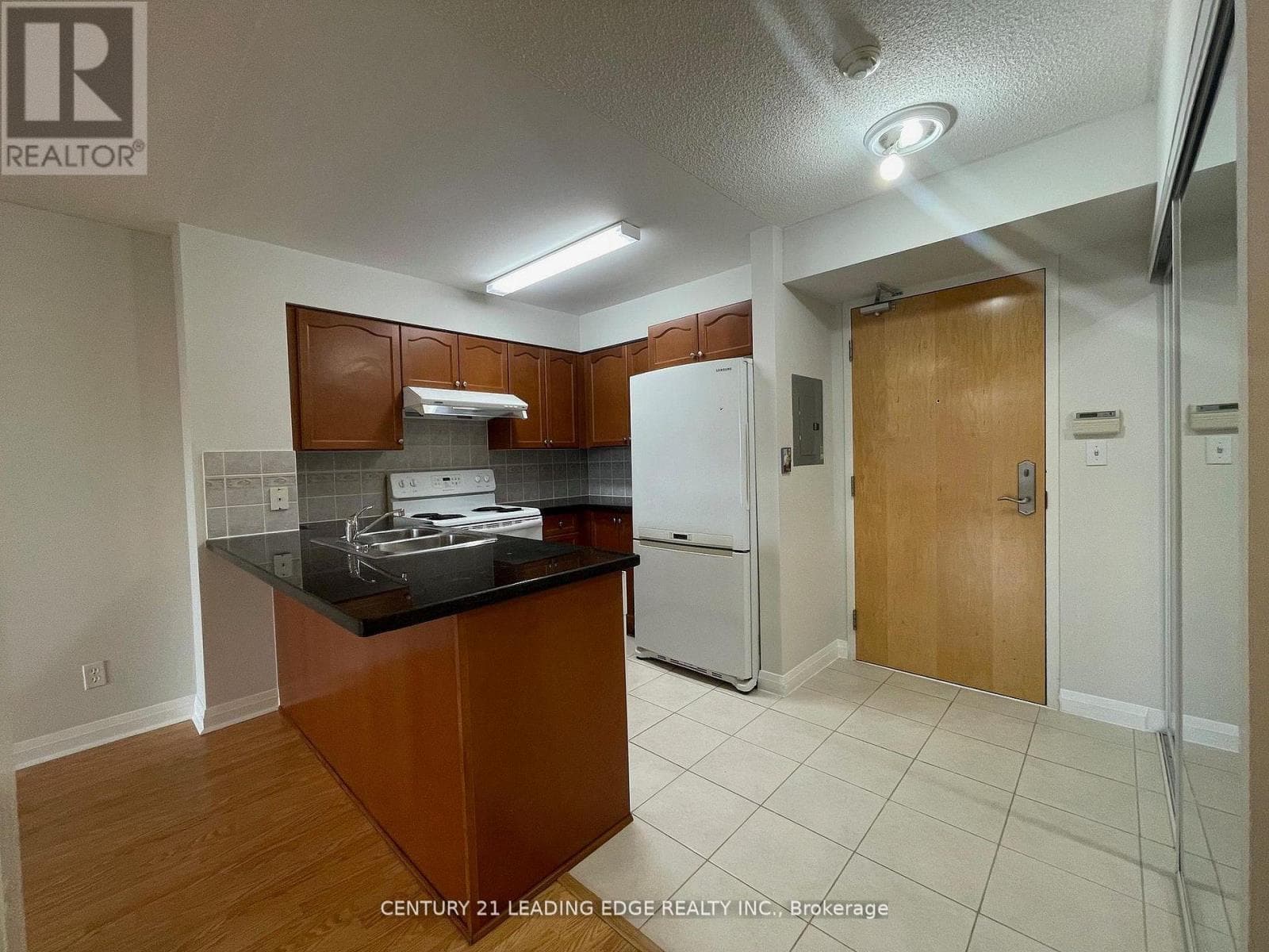 Single Family at 502- 7373 Kennedy Road, Markham (Milliken Mills East), Ontario - Photo 6 - RE/MAX Garden City Realty