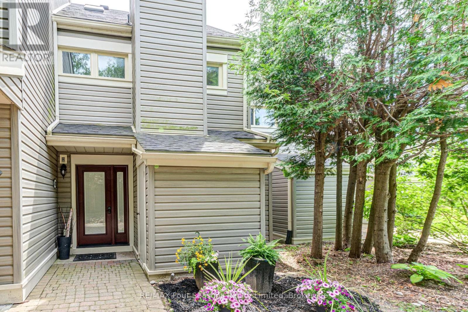 471 Oxbow Crescent