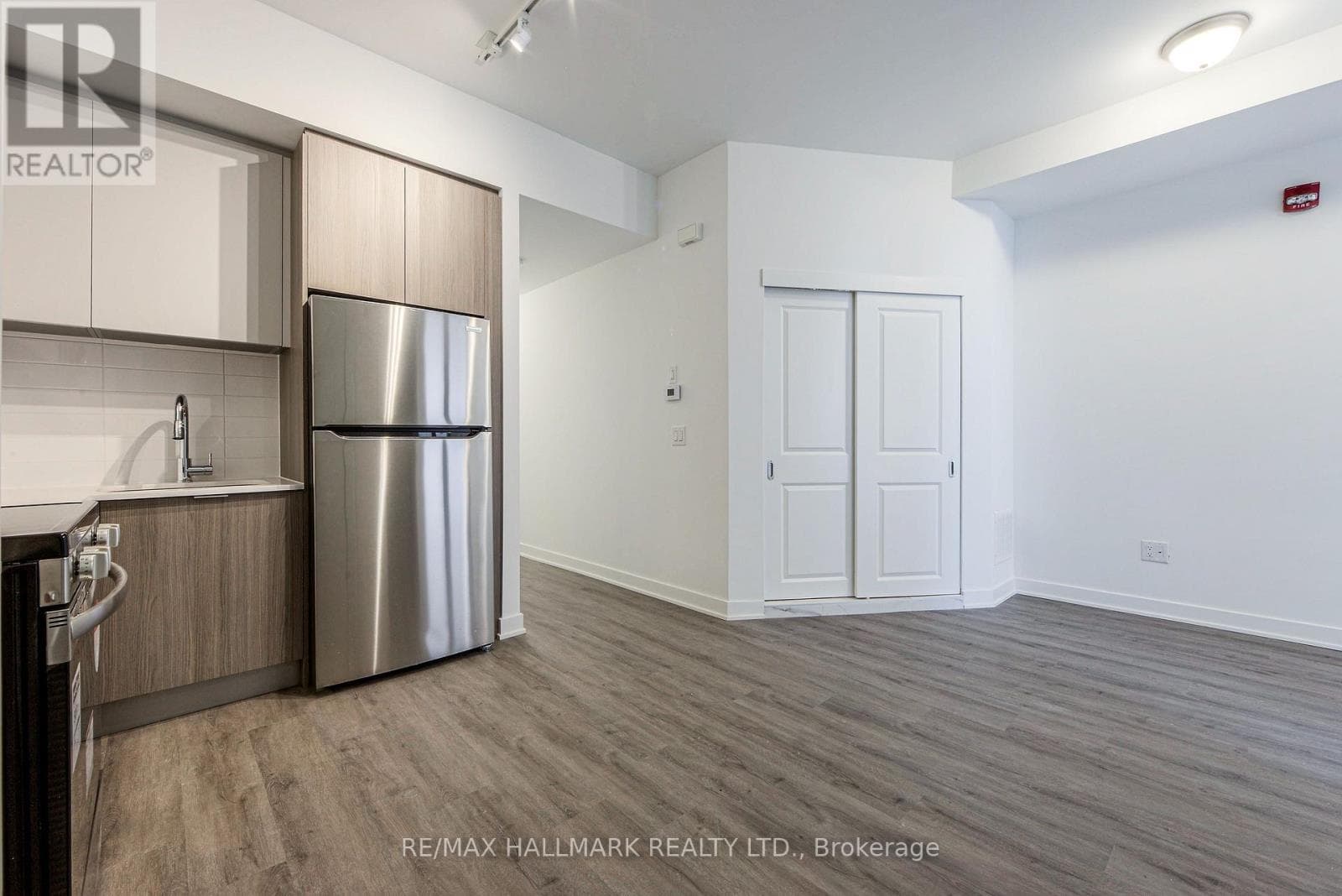 Single Family at 125- 37 Danforth Road, Toronto (Oakridge), Ontario - Photo 10 - RE/MAX Garden City Realty